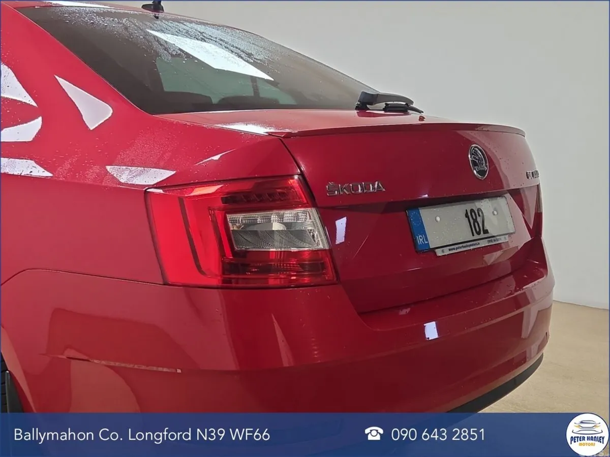 Skoda Octavia Hatchback, Petrol, 2018, Red