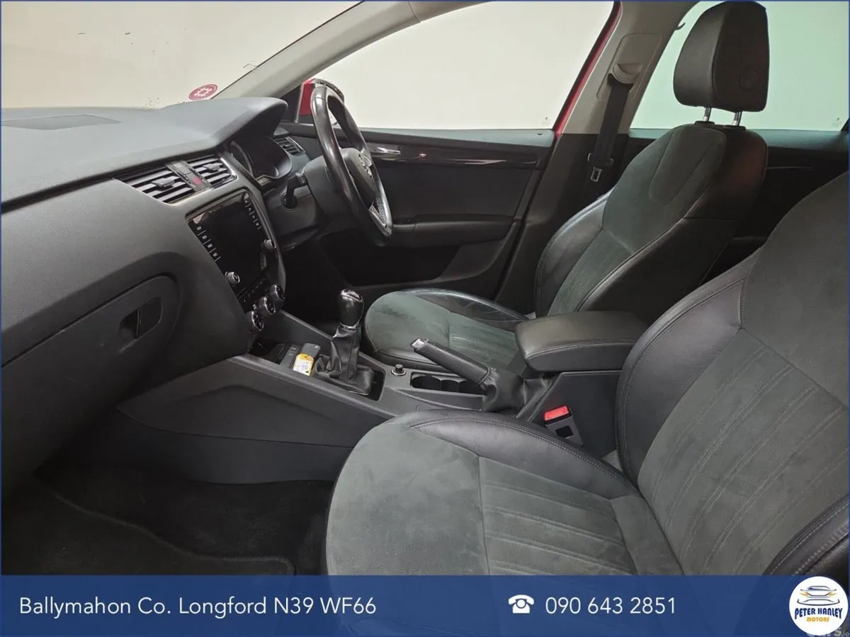 Skoda Octavia Hatchback, Petrol, 2018, Red