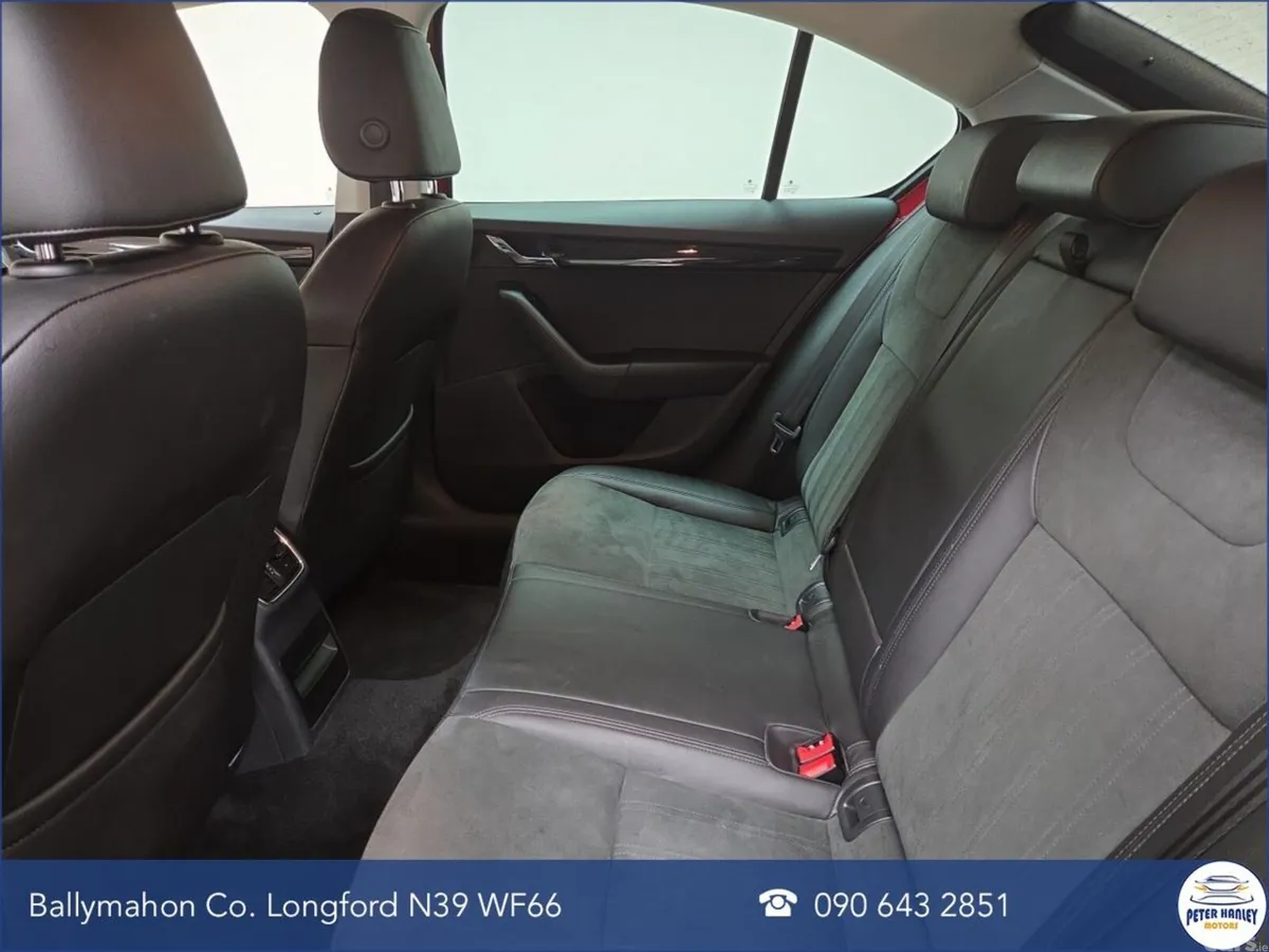 Skoda Octavia Hatchback, Petrol, 2018, Red