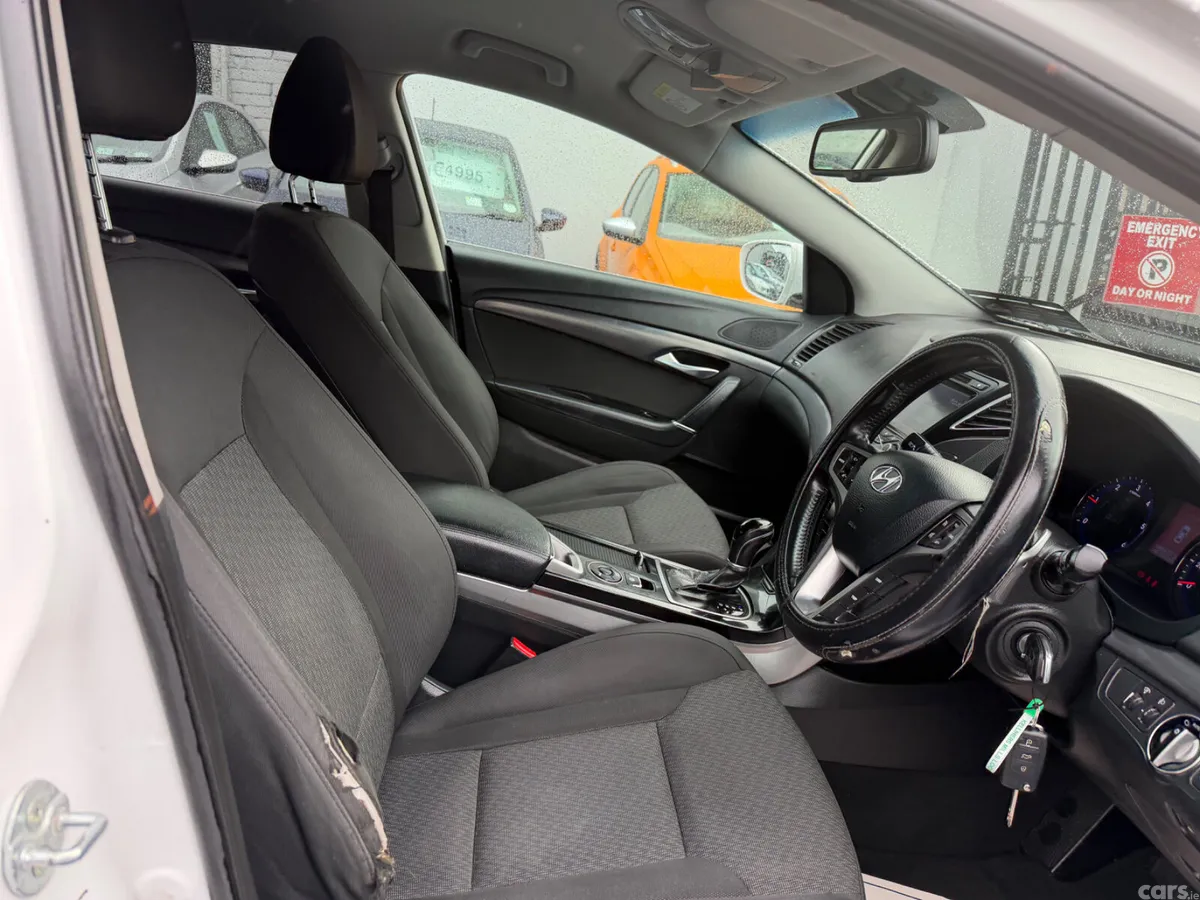 Hyundai i40 Saloon, Diesel, 2014, White