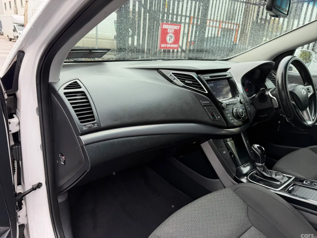 Hyundai i40 Saloon, Diesel, 2014, White
