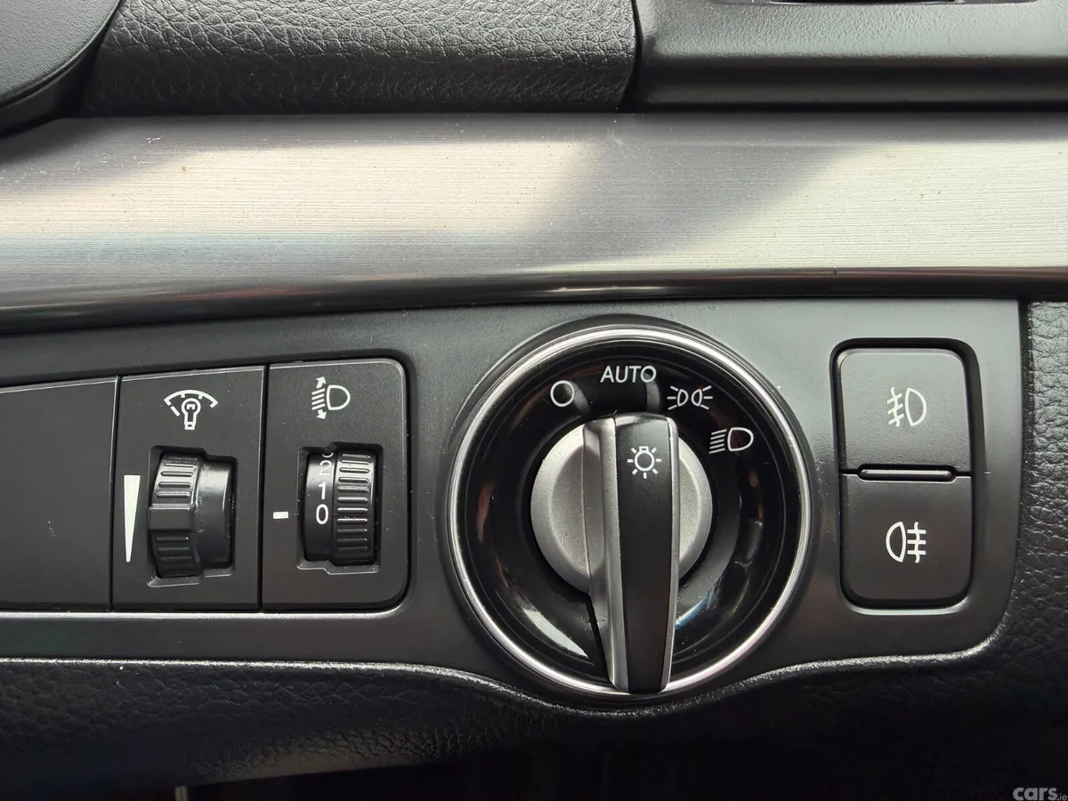 Hyundai i40 Saloon, Diesel, 2014, White