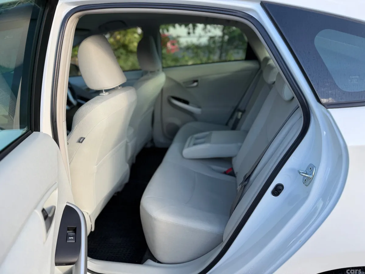 Toyota Prius Hatchback, Petrol Hybrid, 2015, White