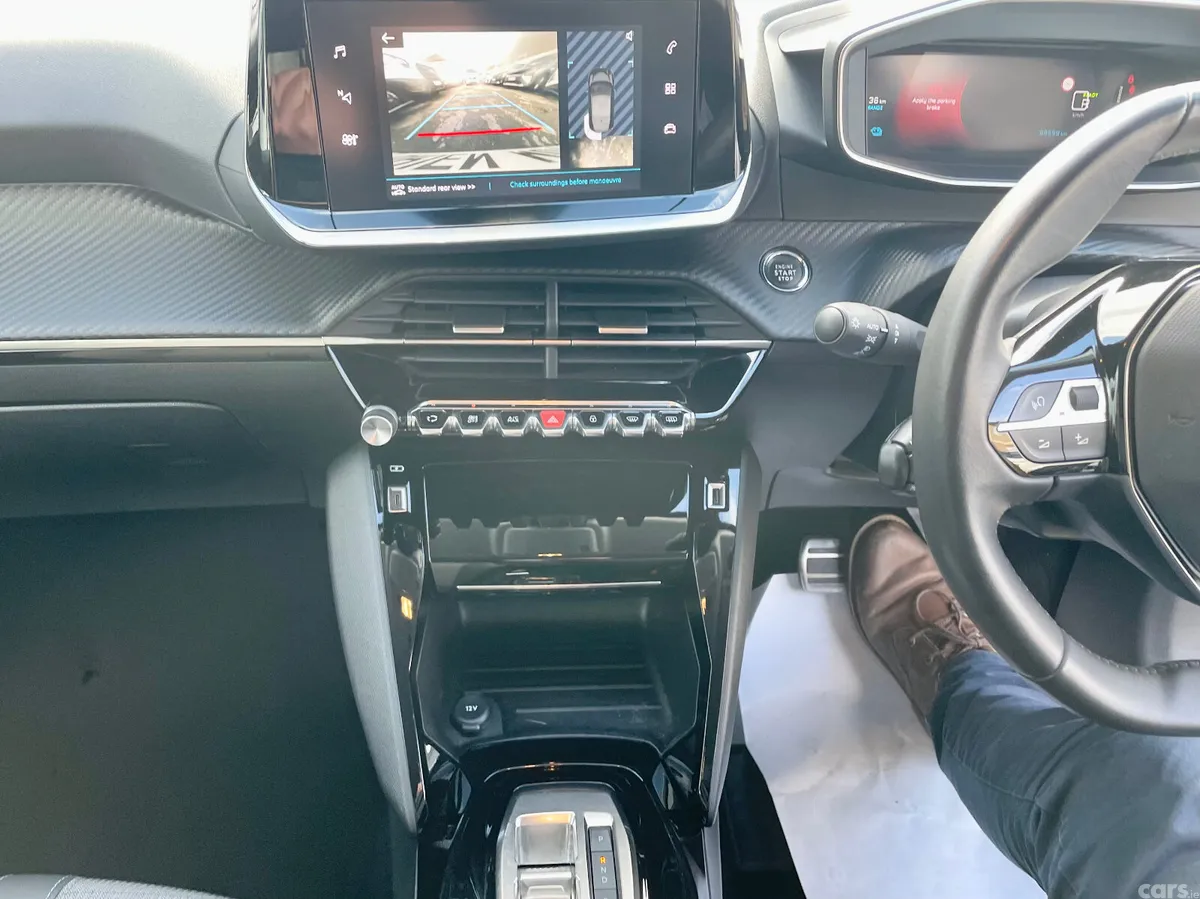 Peugeot 208 Hatchback, Electric, 2023, Yellow