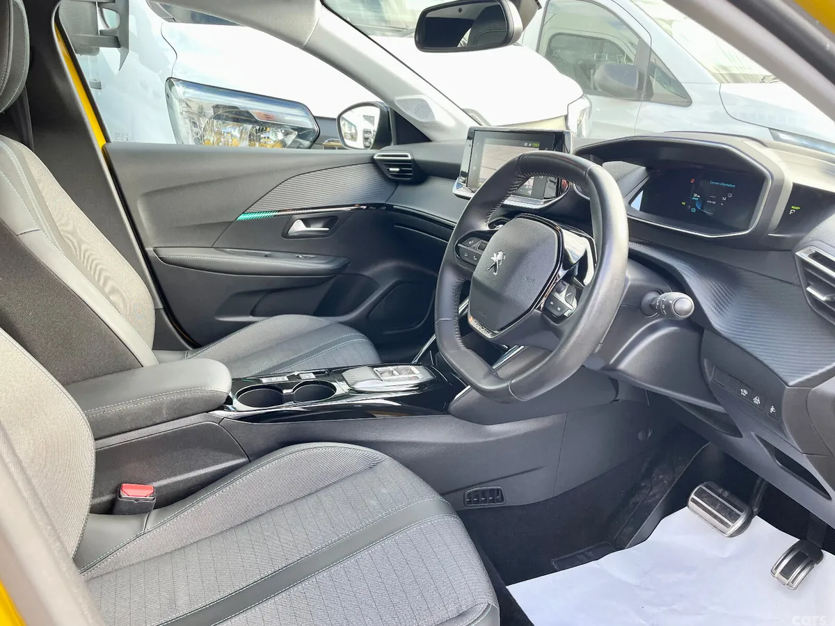 Peugeot 208 Hatchback, Electric, 2023, Yellow