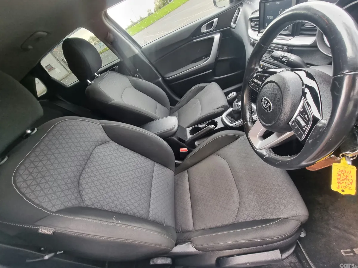 Kia Ceed Hatchback, Petrol, 2018, White