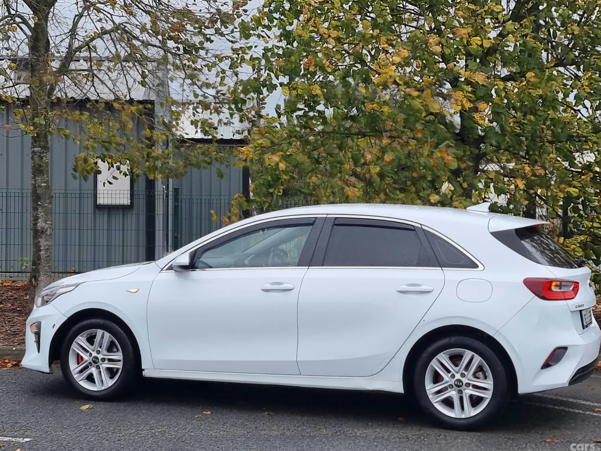 Kia Ceed Hatchback, Petrol, 2018, White