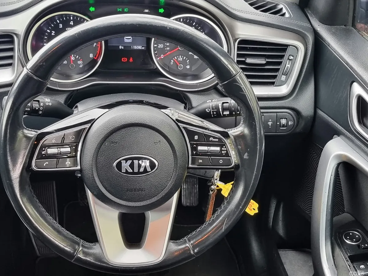 Kia Ceed Hatchback, Petrol, 2018, White