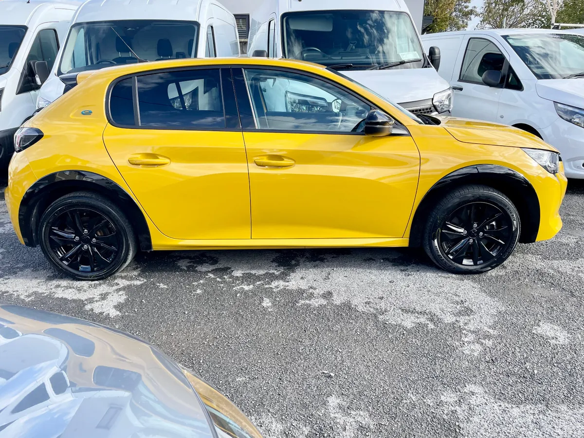 Peugeot 208 Hatchback, Electric, 2023, Yellow
