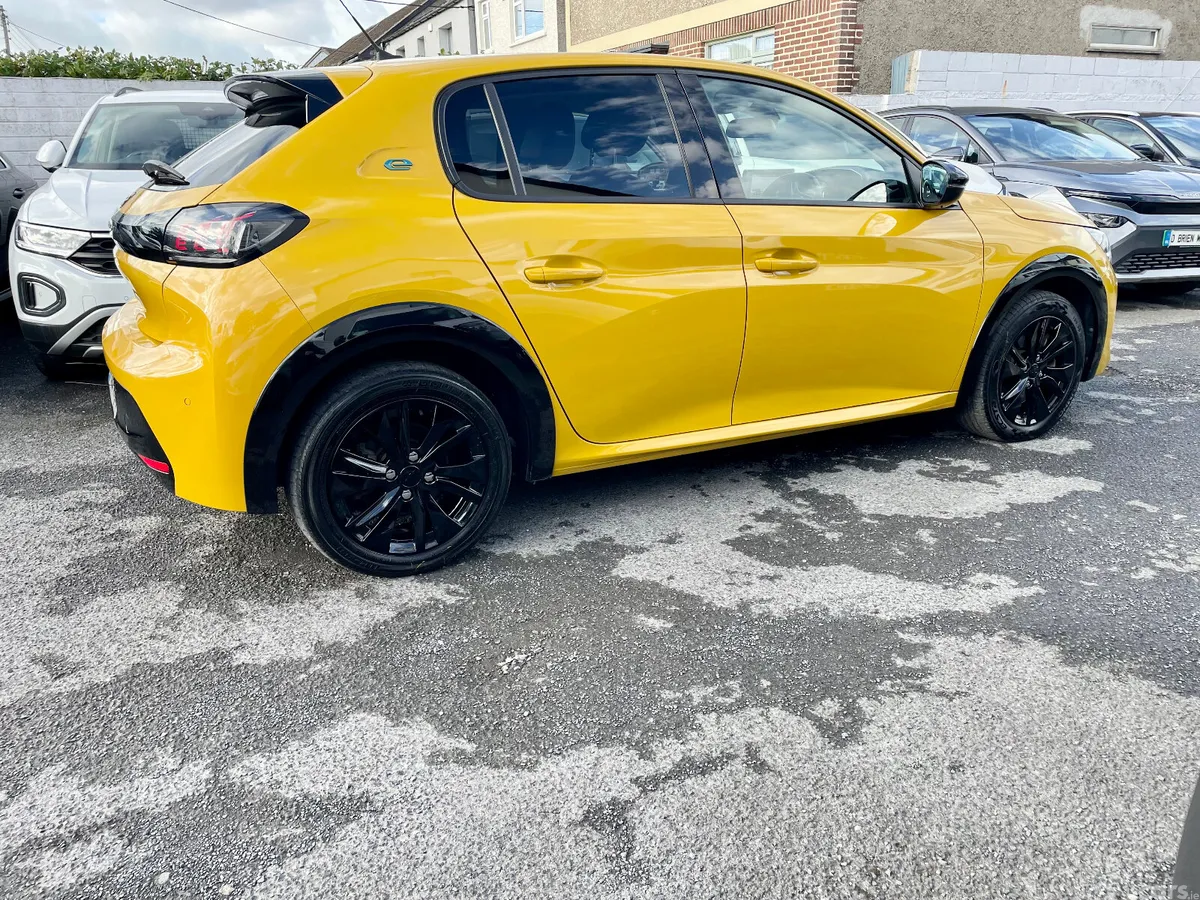 Peugeot 208 Hatchback, Electric, 2023, Yellow