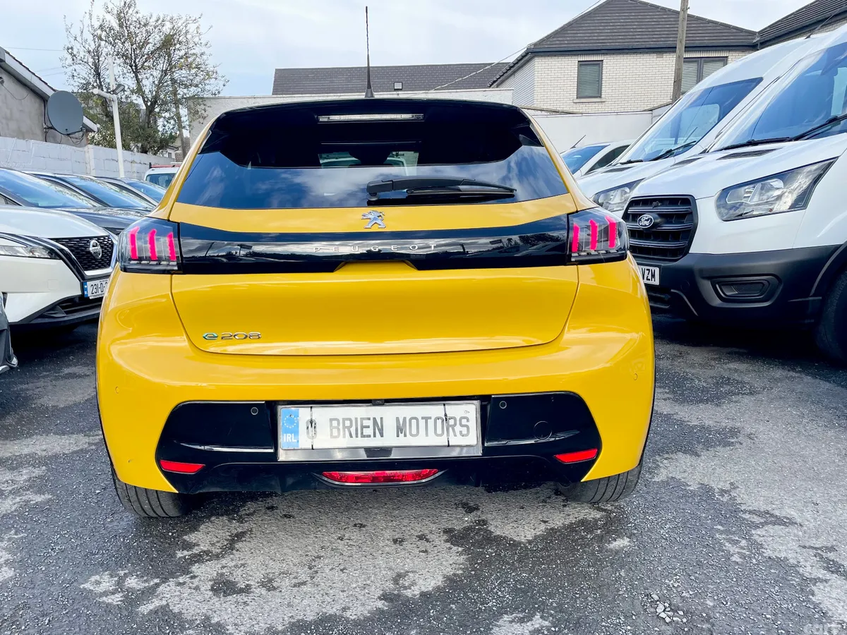 Peugeot 208 Hatchback, Electric, 2023, Yellow