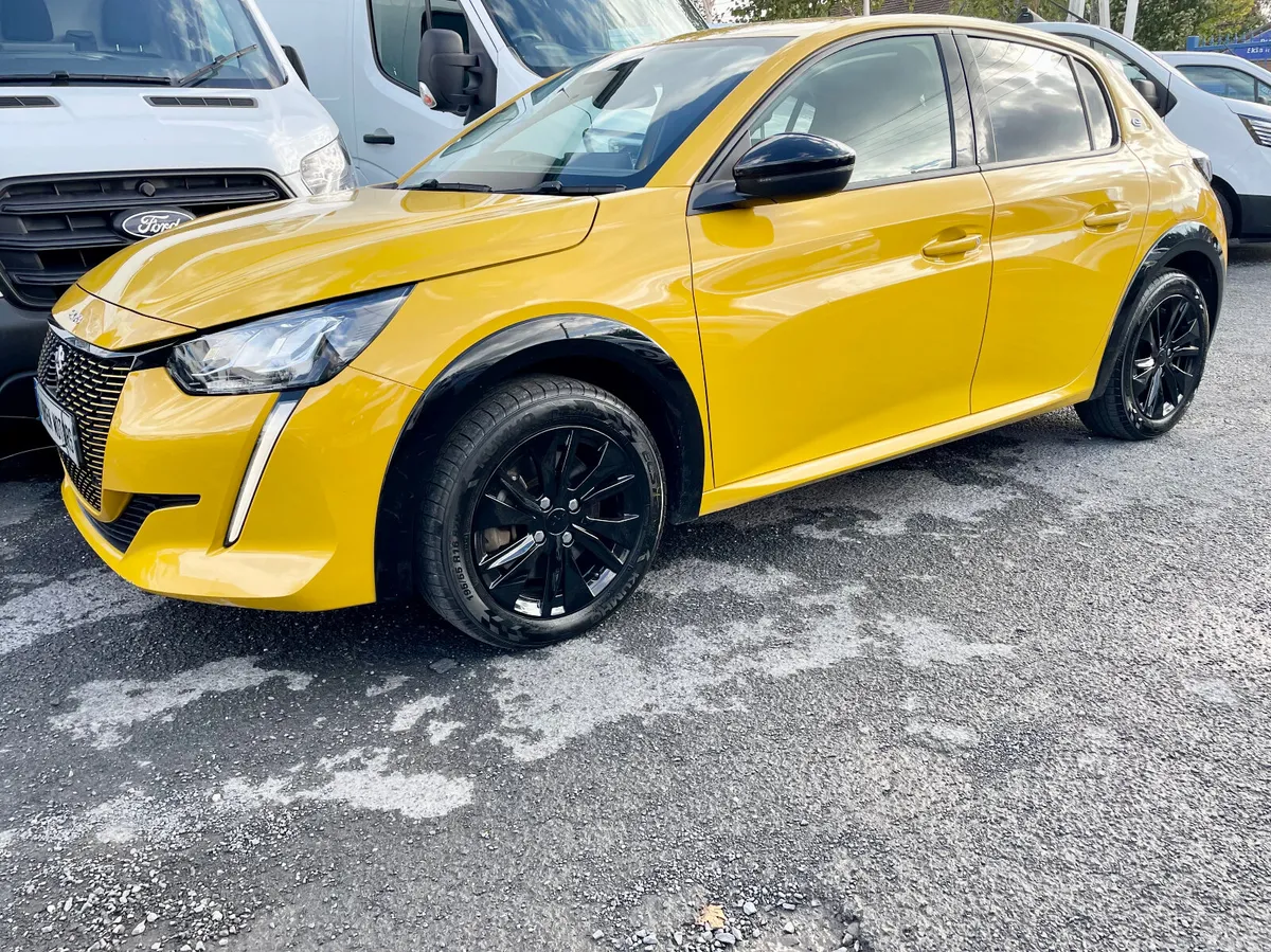 Peugeot 208 Hatchback, Electric, 2023, Yellow