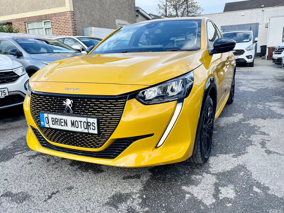 Peugeot 208 Hatchback, Electric, 2023, Yellow