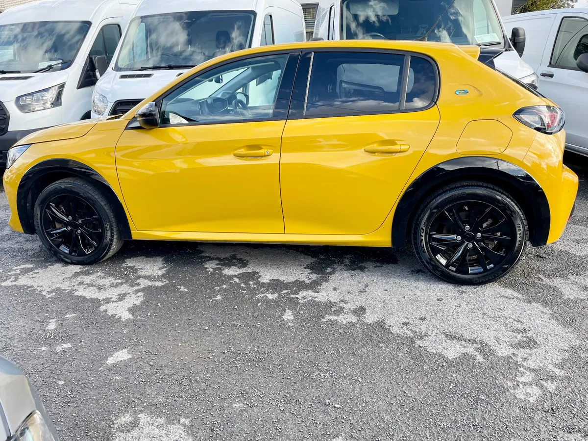 Peugeot 208 Hatchback, Electric, 2023, Yellow