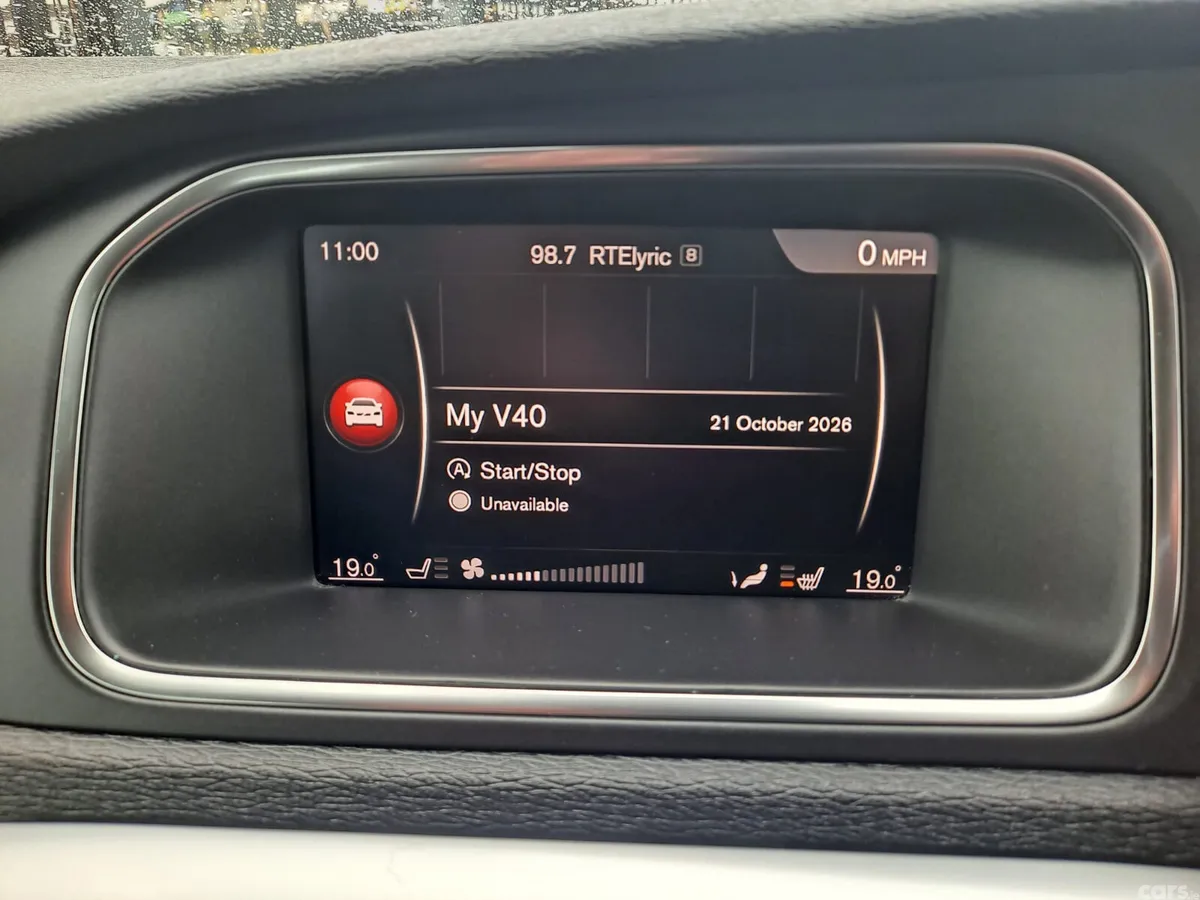 Volvo V40 Hatchback, Petrol, 2018, White