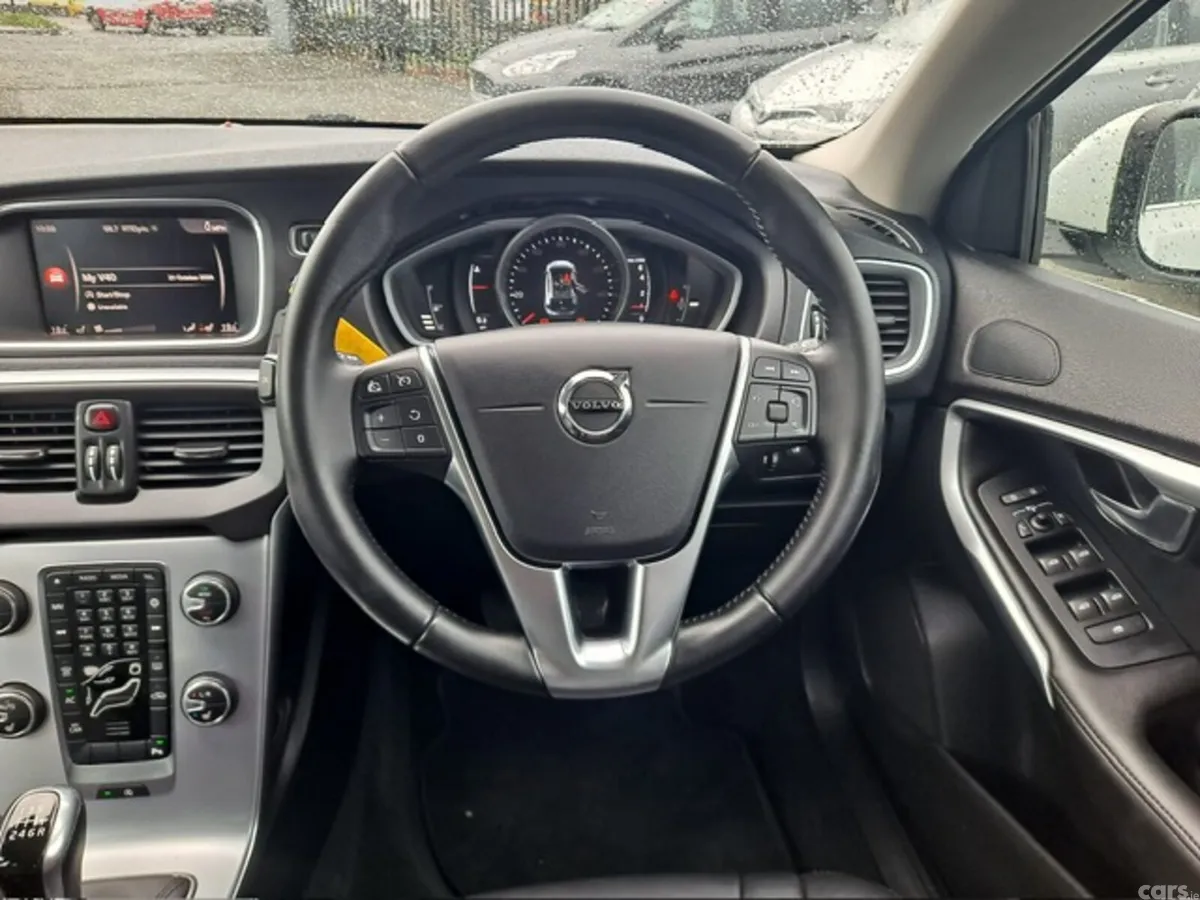 Volvo V40 Hatchback, Petrol, 2018, White