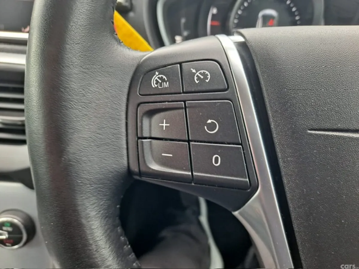 Volvo V40 Hatchback, Petrol, 2018, White
