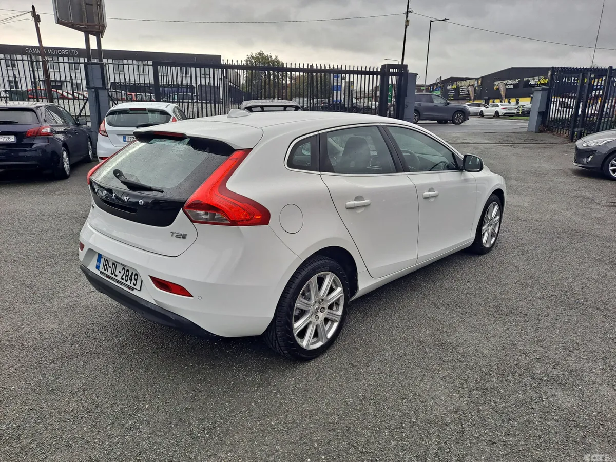 Volvo V40 Hatchback, Petrol, 2018, White