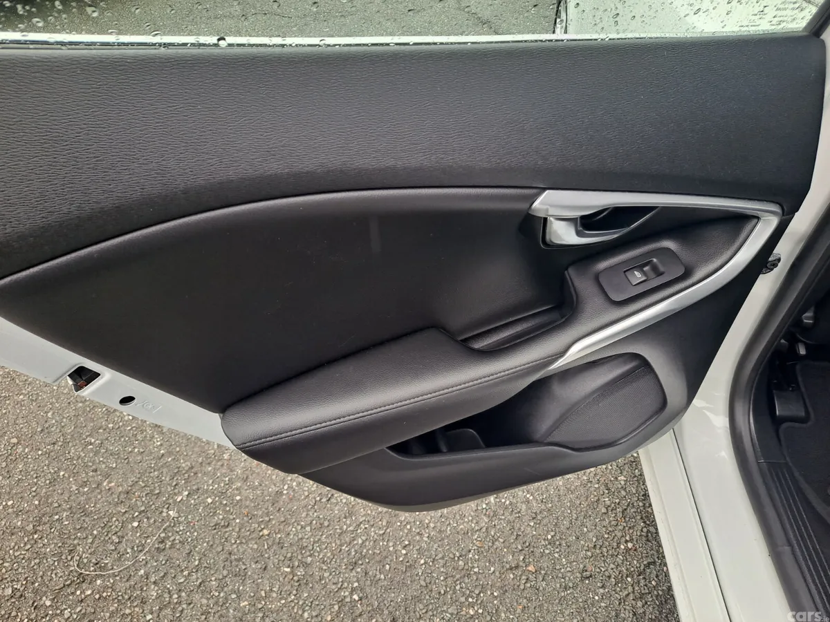 Volvo V40 Hatchback, Petrol, 2018, White