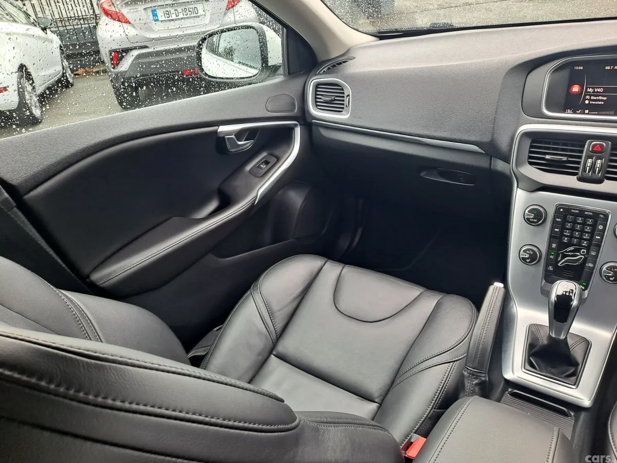 Volvo V40 Hatchback, Petrol, 2018, White
