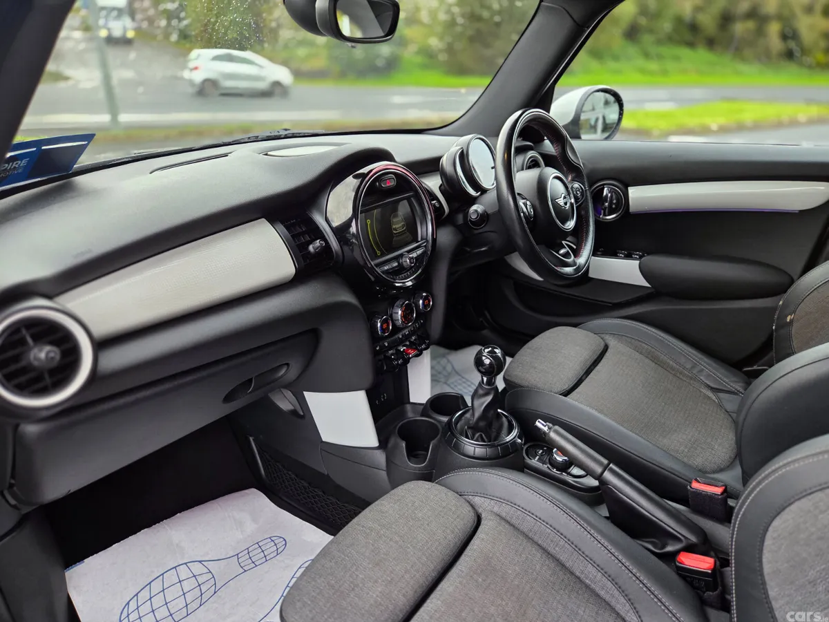Mini Cooper Hatchback, Diesel, 2015, Black