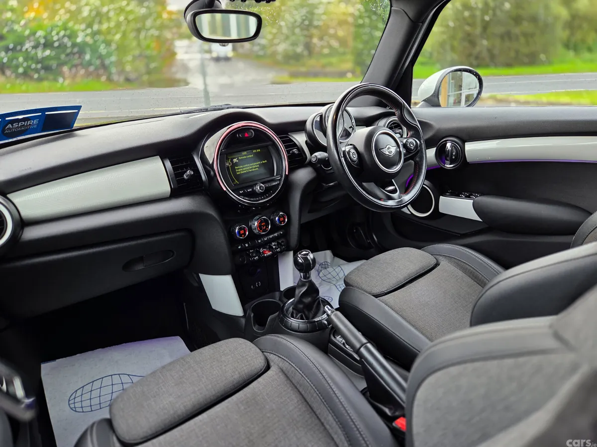 Mini Cooper Hatchback, Diesel, 2015, Black