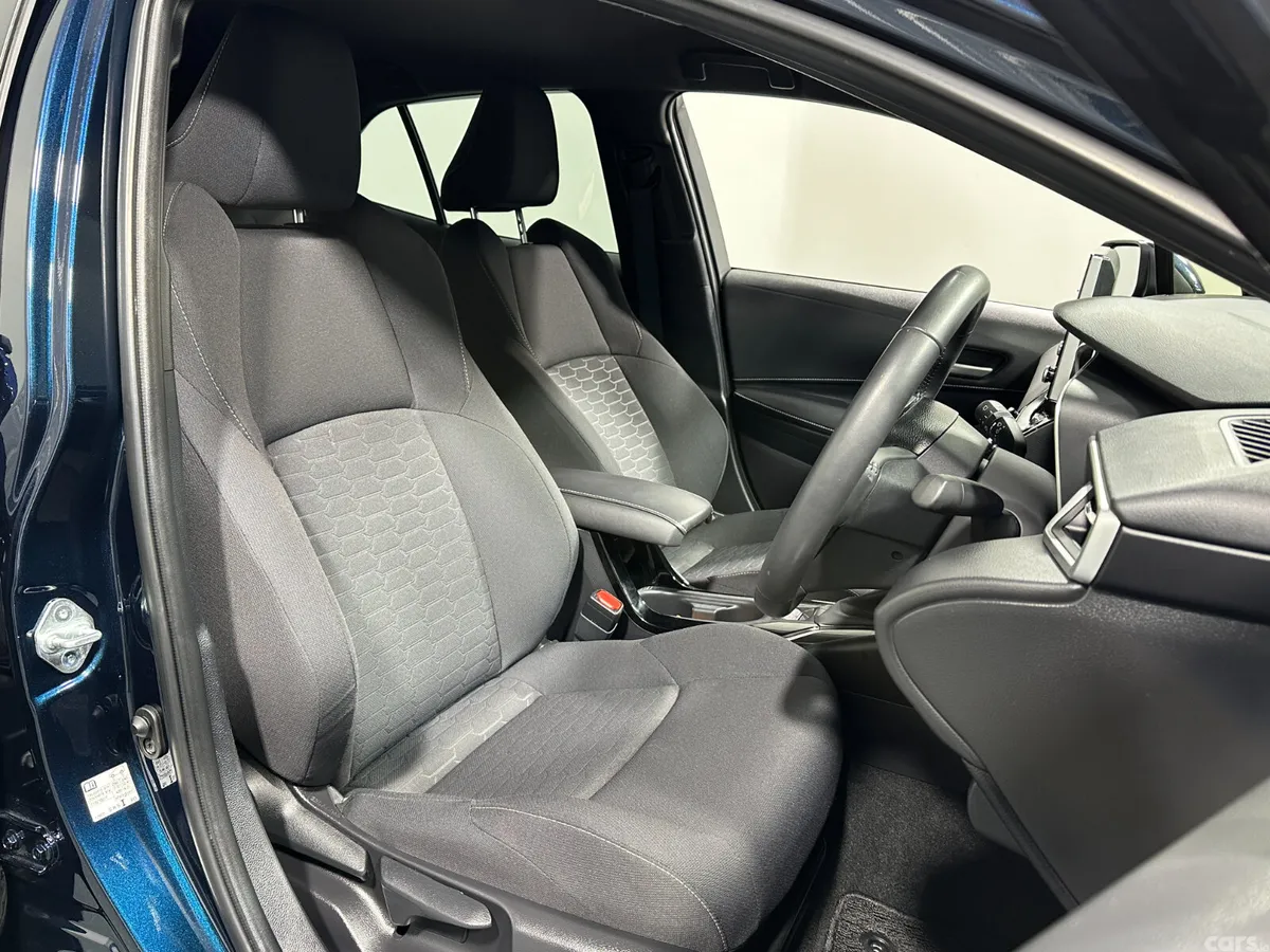 Toyota Corolla Hatchback, Petrol Hybrid, 2020, Blue