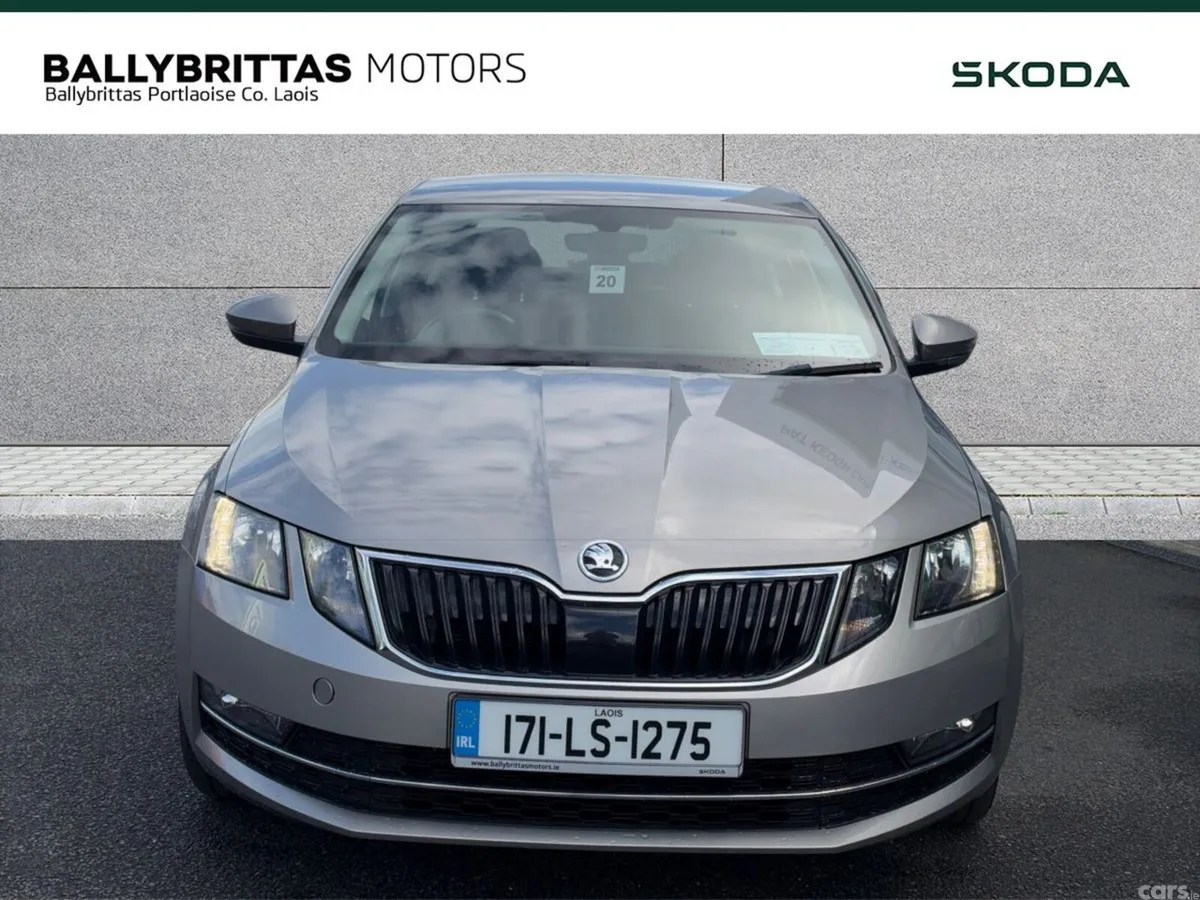 Skoda Octavia Saloon, Diesel, 2017, Beige