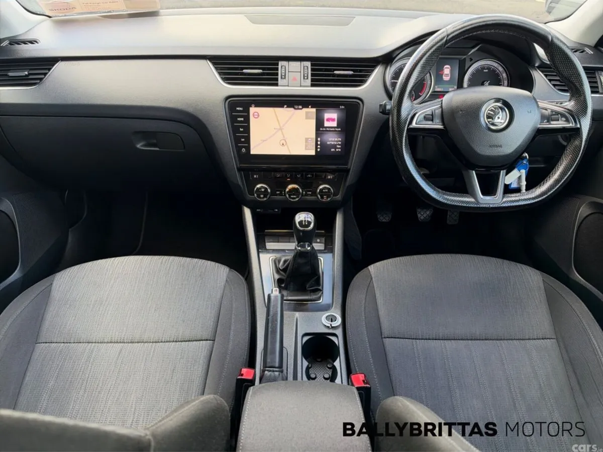 Skoda Octavia Saloon, Diesel, 2017, Beige