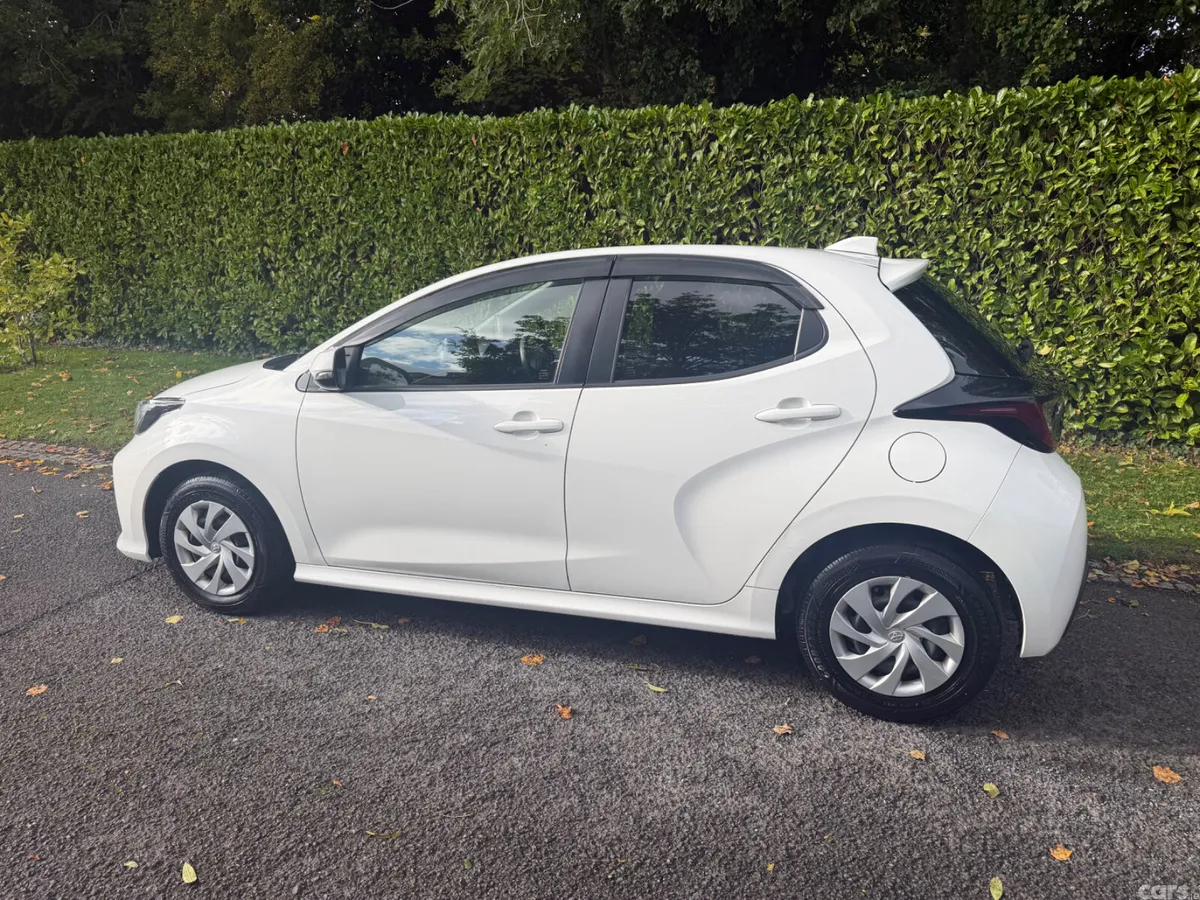 Toyota Yaris Hatchback, Petrol Hybrid, 2021, White