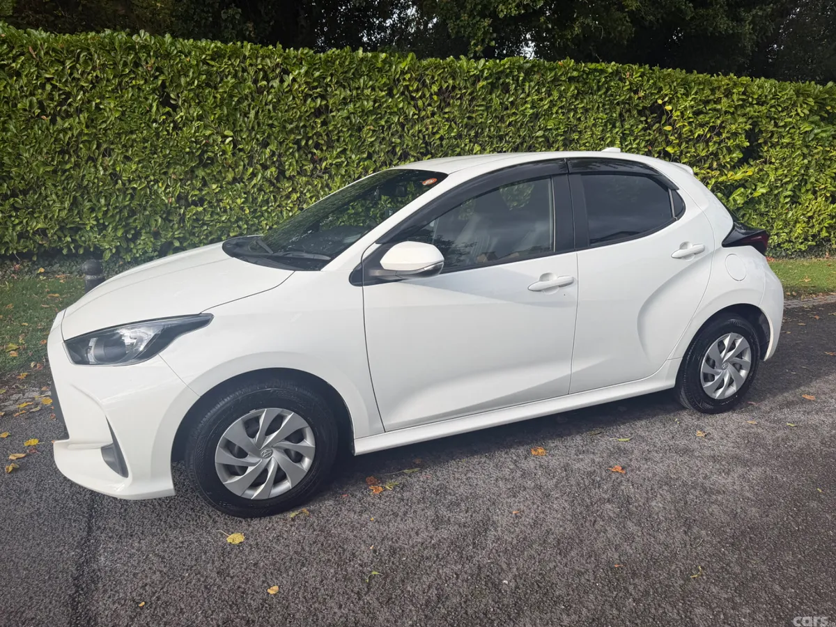 Toyota Yaris Hatchback, Petrol Hybrid, 2021, White