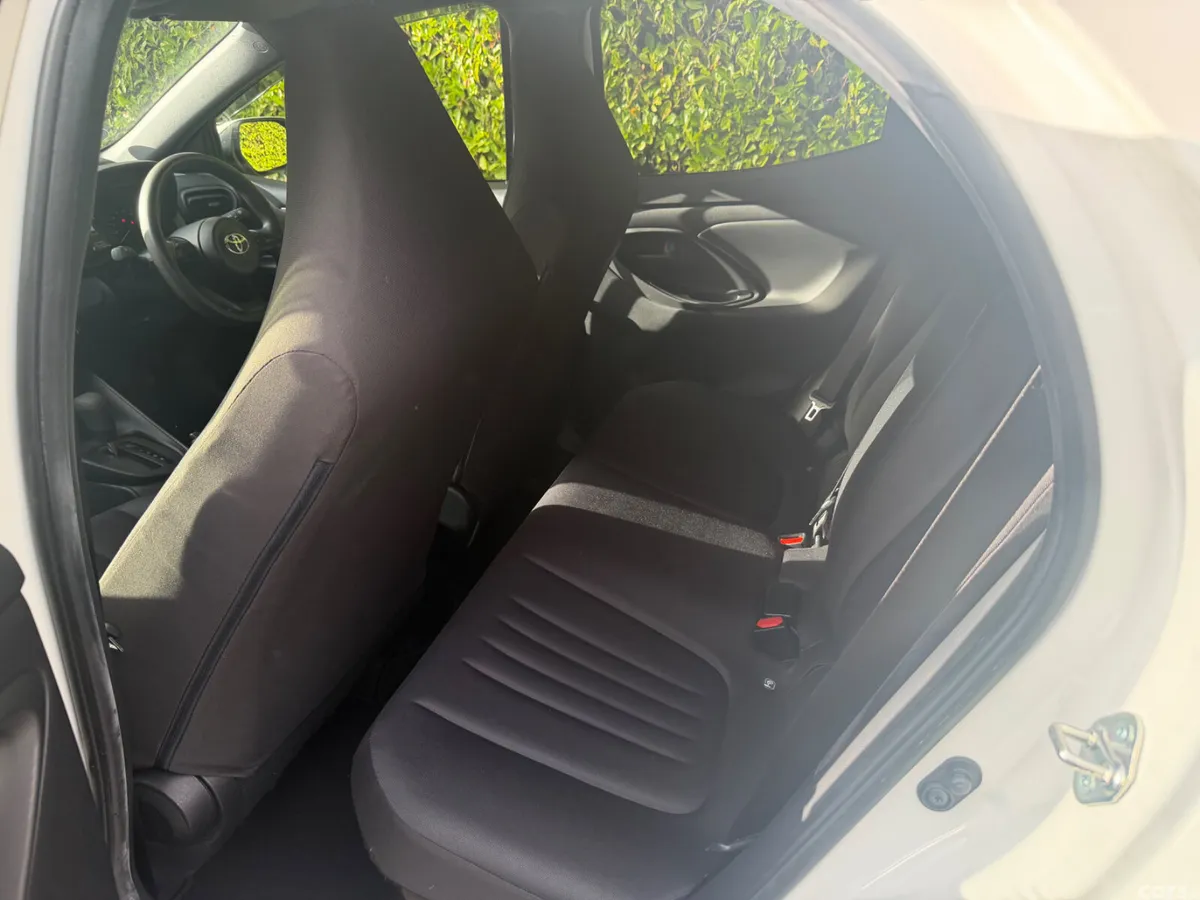 Toyota Yaris Hatchback, Petrol Hybrid, 2021, White