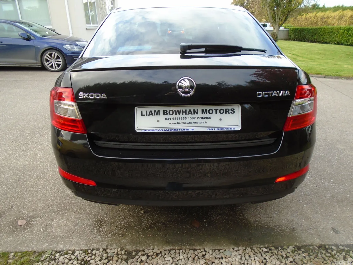 Skoda Octavia Saloon, Diesel, 2017, Black