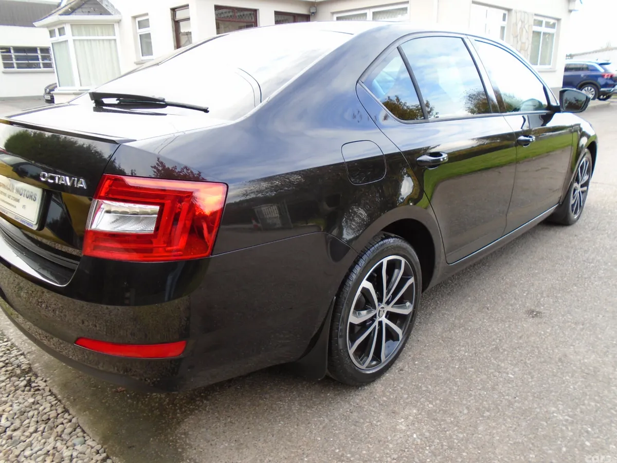 Skoda Octavia Saloon, Diesel, 2017, Black