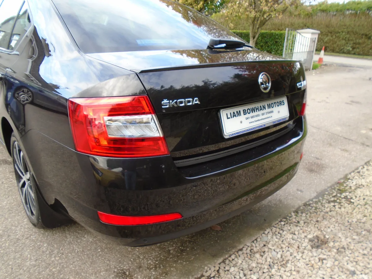 Skoda Octavia Saloon, Diesel, 2017, Black