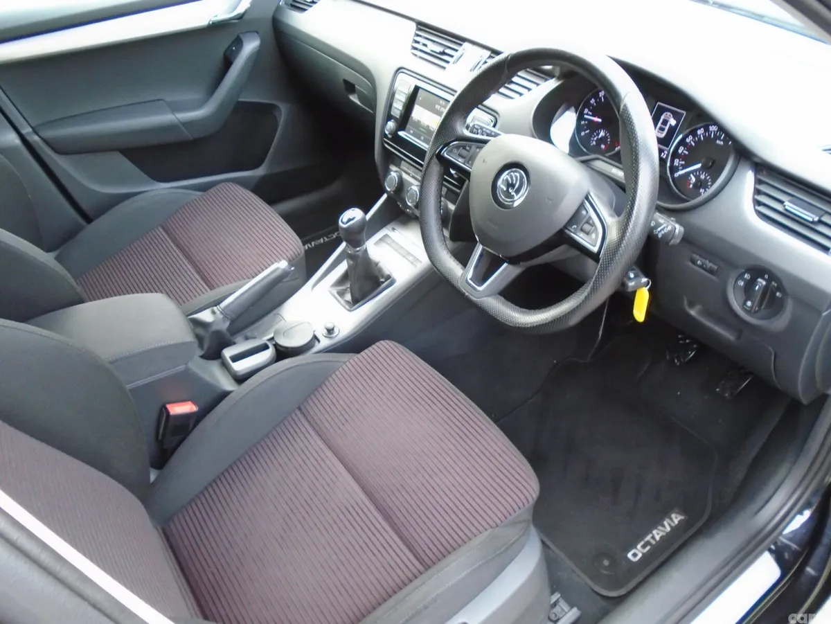 Skoda Octavia Saloon, Diesel, 2017, Black