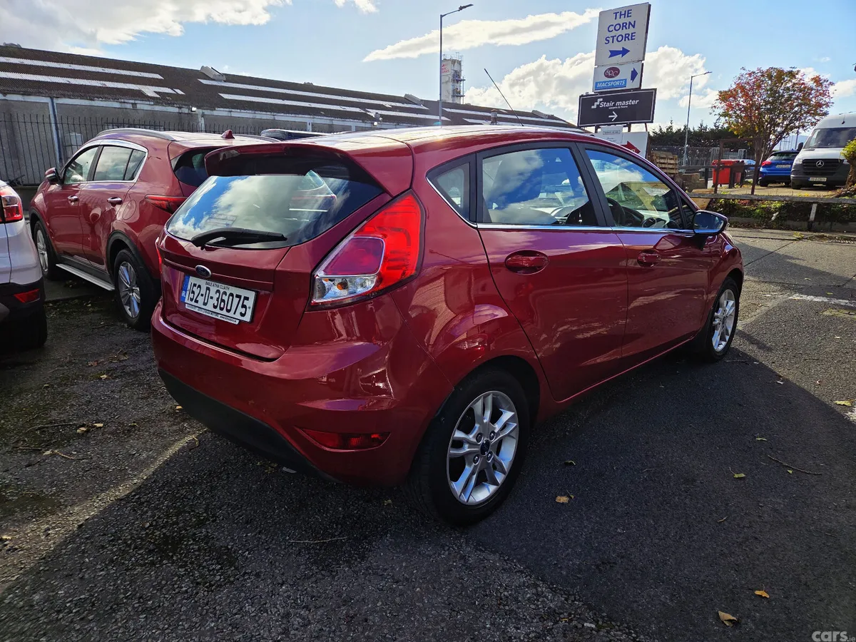 Ford Fiesta Hatchback, Petrol, 2015, Red