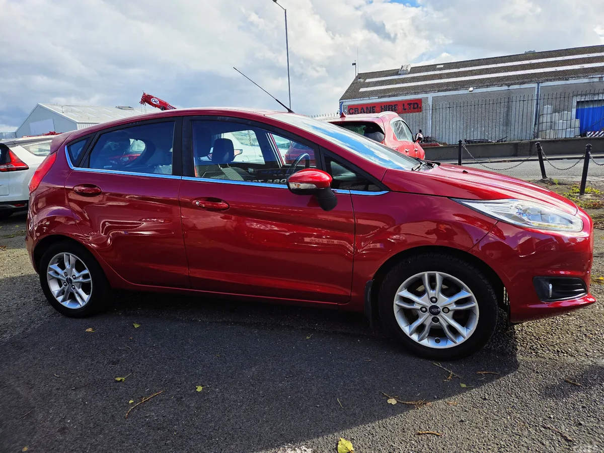 Ford Fiesta Hatchback, Petrol, 2015, Red