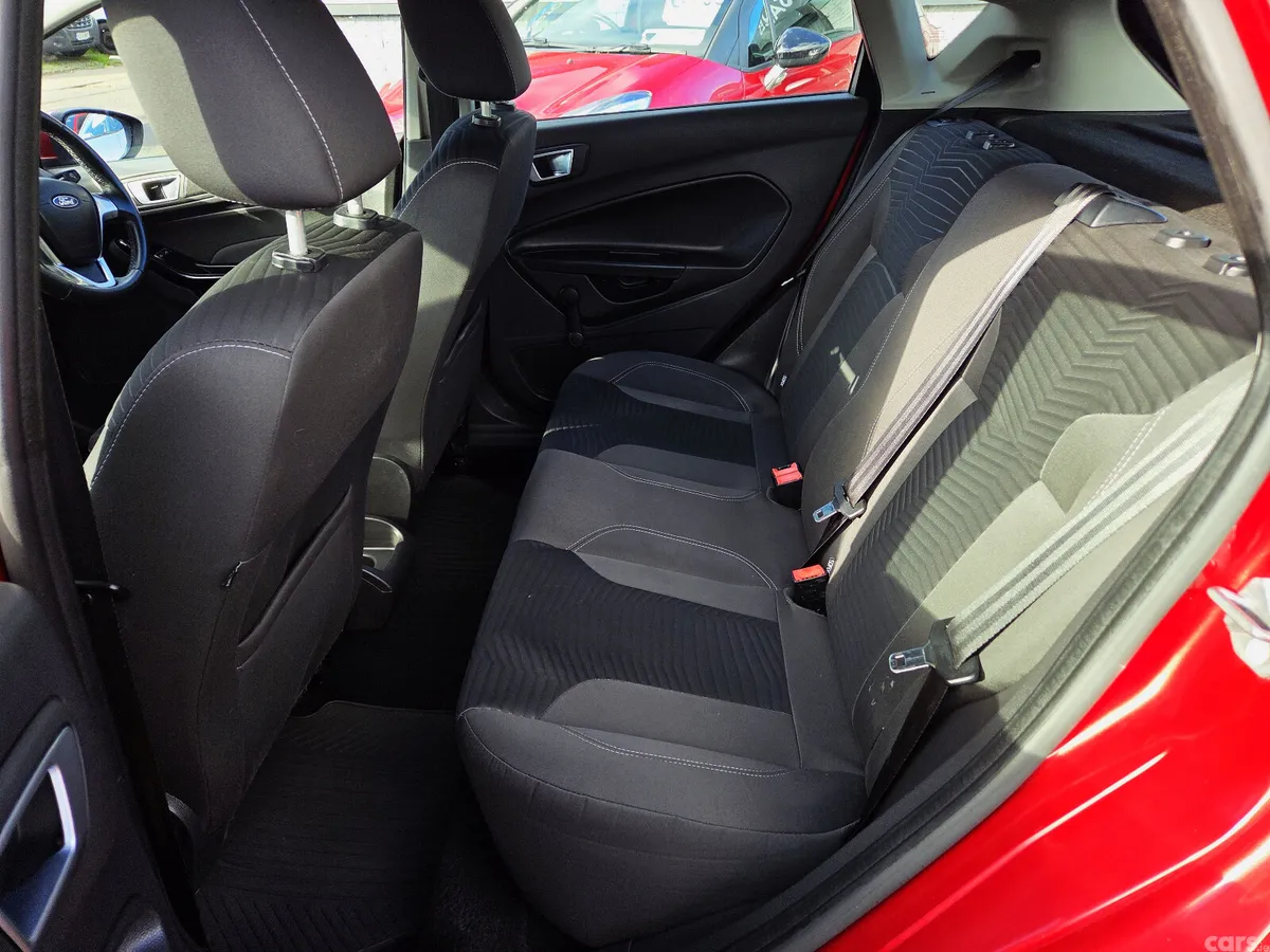 Ford Fiesta Hatchback, Petrol, 2015, Red