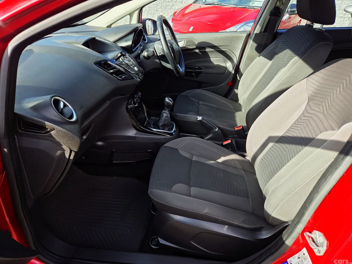 Ford Fiesta Hatchback, Petrol, 2015, Red