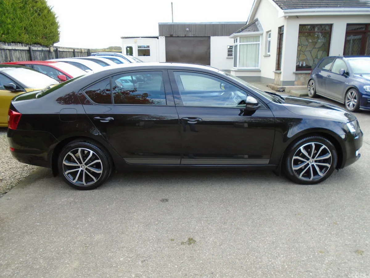 Skoda Octavia Saloon, Diesel, 2017, Black