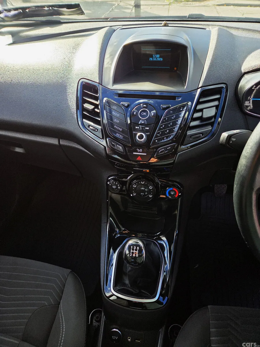 Ford Fiesta Hatchback, Petrol, 2015, Red