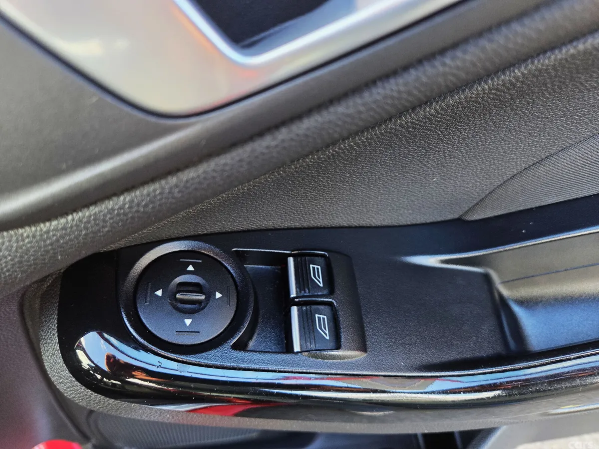 Ford Fiesta Hatchback, Petrol, 2015, Red