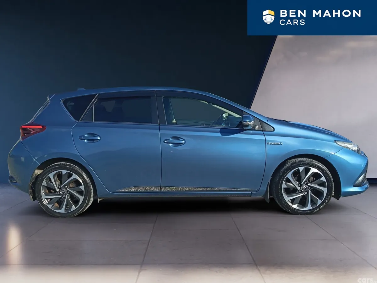 Toyota Auris MPV, Petrol Hybrid, 2018, Blue