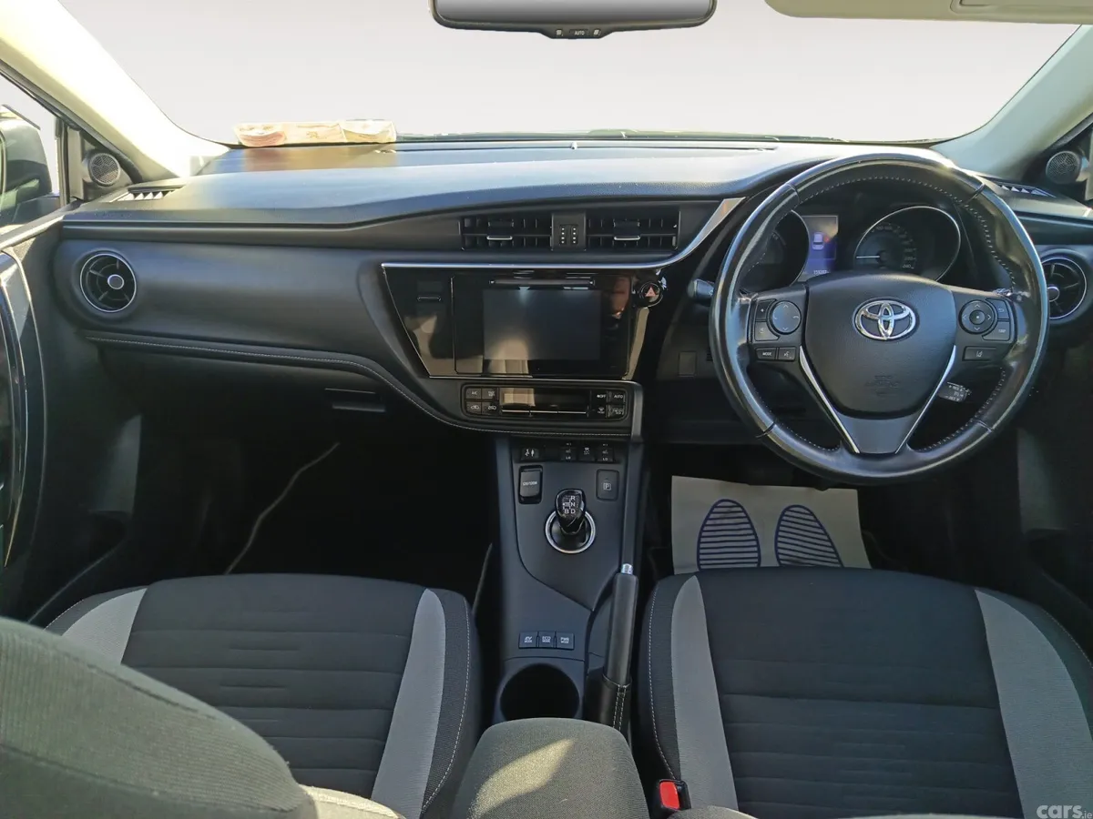 Toyota Auris MPV, Petrol Hybrid, 2018, Blue