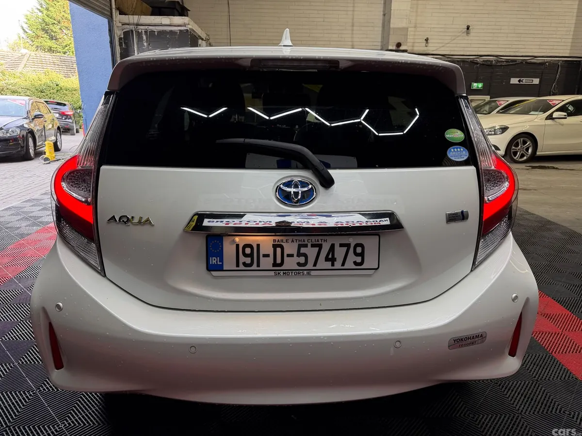 Toyota Aqua Hatchback, Petrol Hybrid, 2019, White