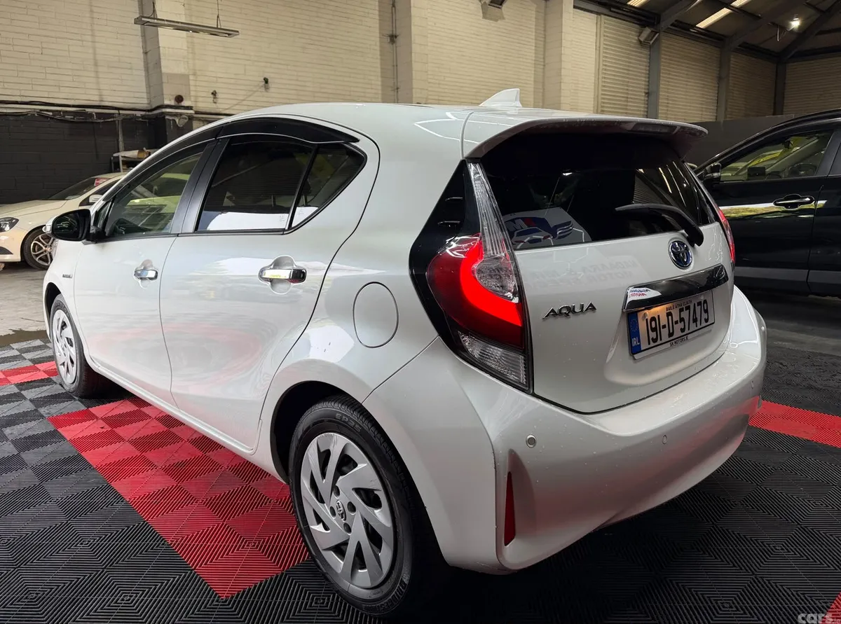 Toyota Aqua Hatchback, Petrol Hybrid, 2019, White