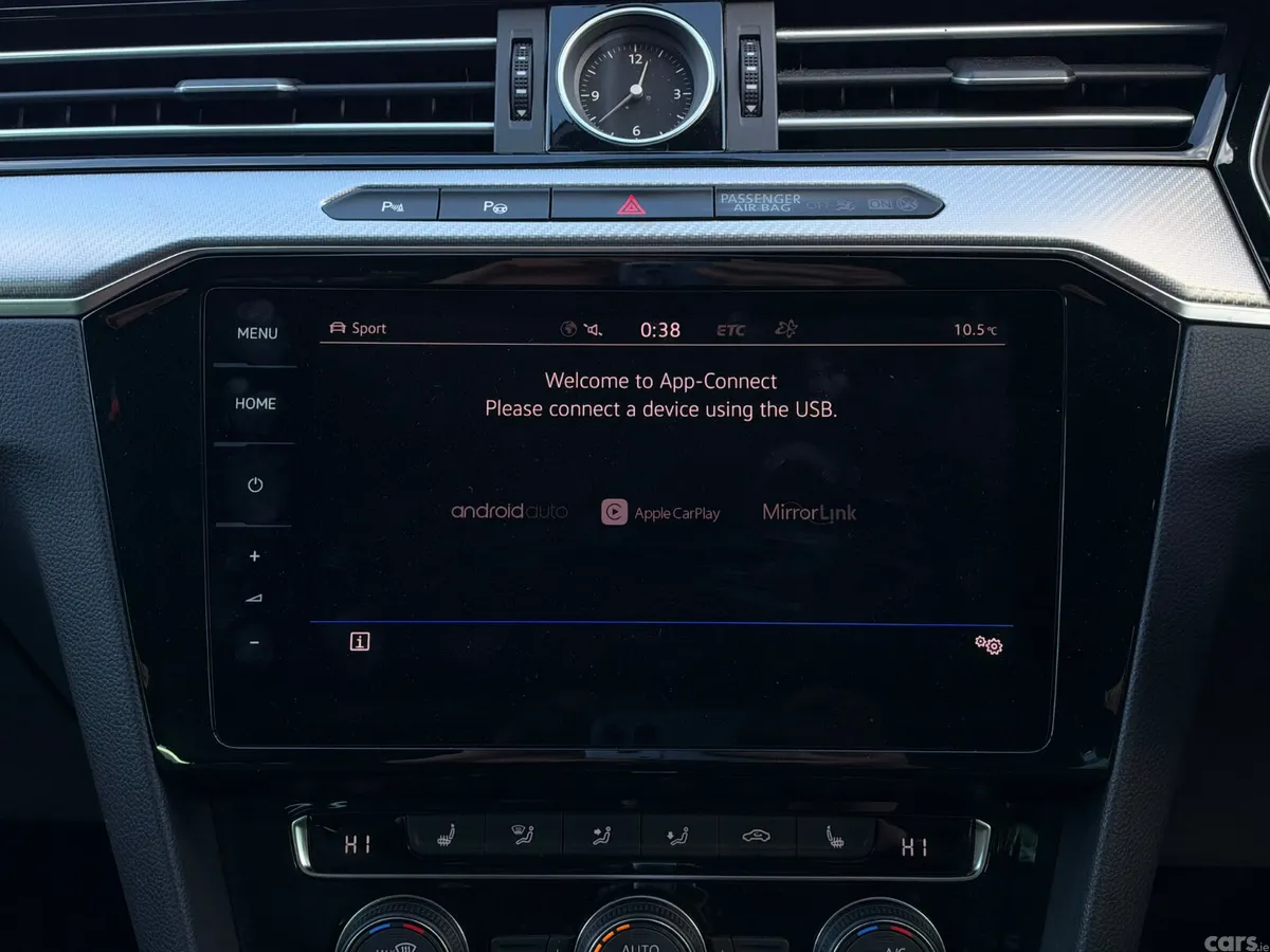 Volkswagen Passat Saloon, Petrol, 2018, White