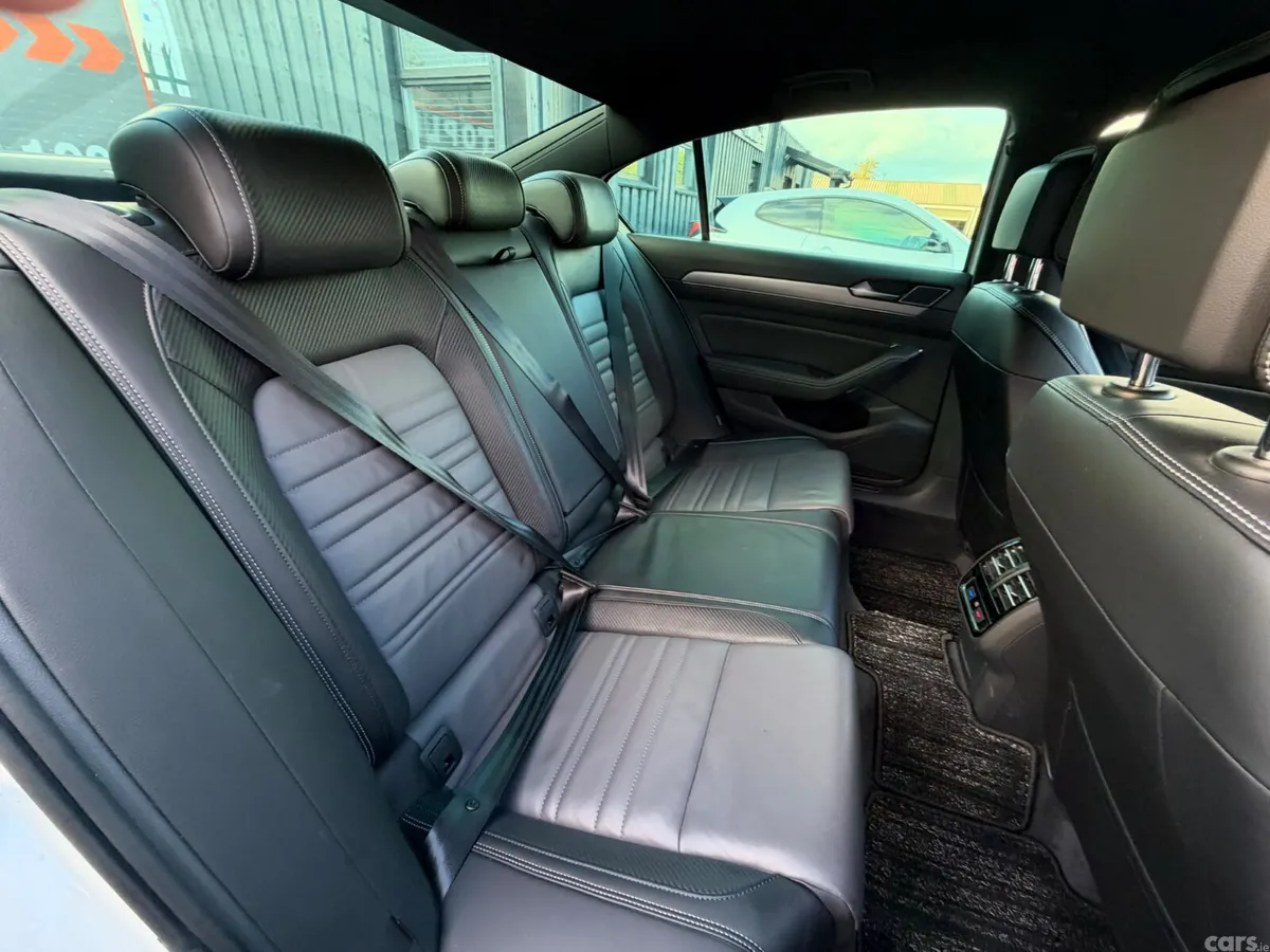 Volkswagen Passat Saloon, Petrol, 2018, White