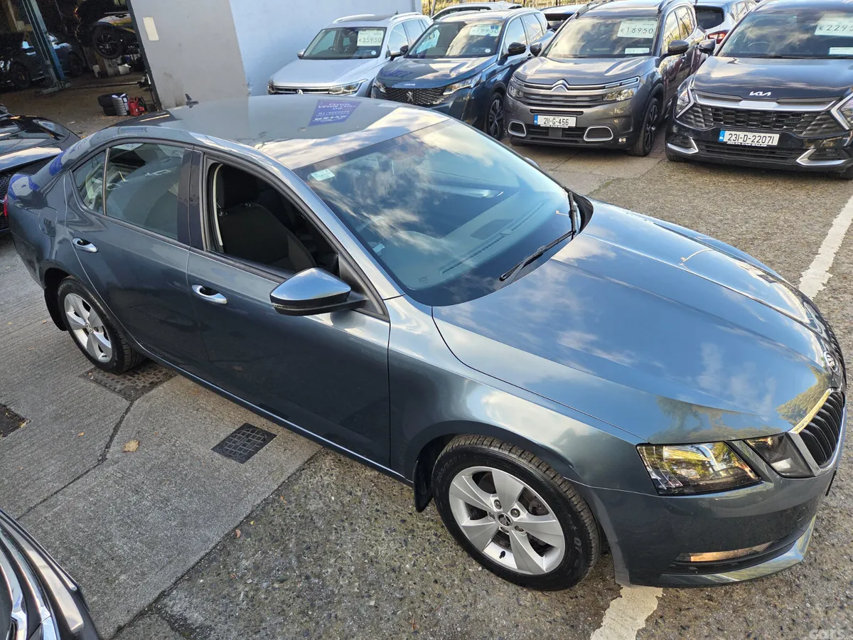 Skoda Octavia Saloon, Petrol, 2020, Grey